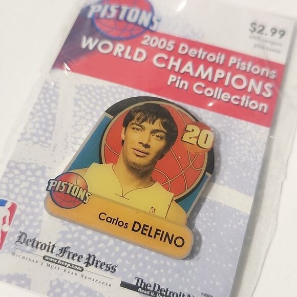 2005 World Champions Pin - Picture 3 of 3